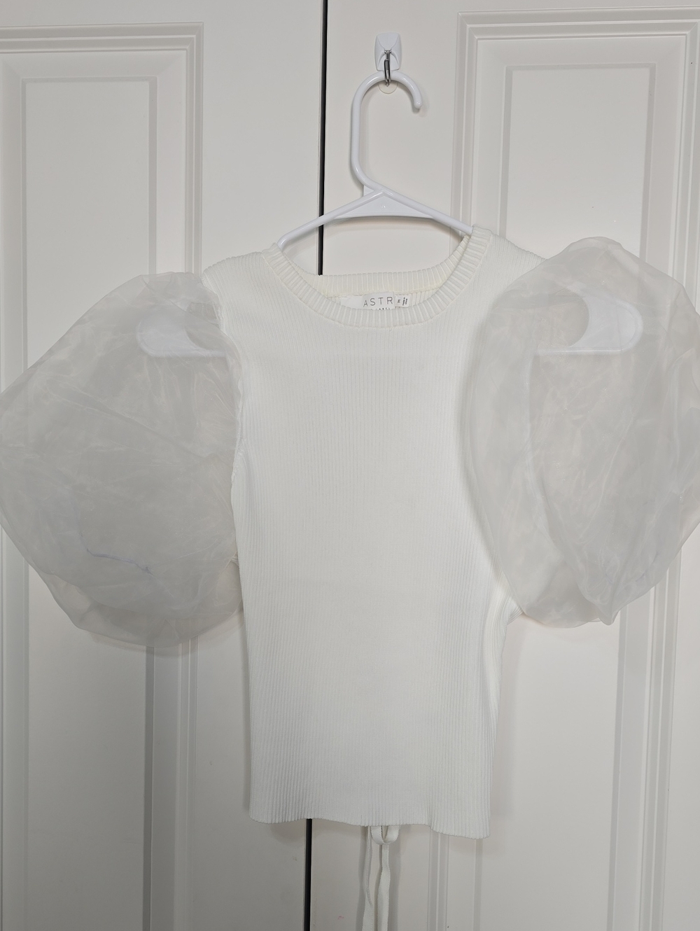 ASTR The Label White Puff Sleeve Ribbed Top